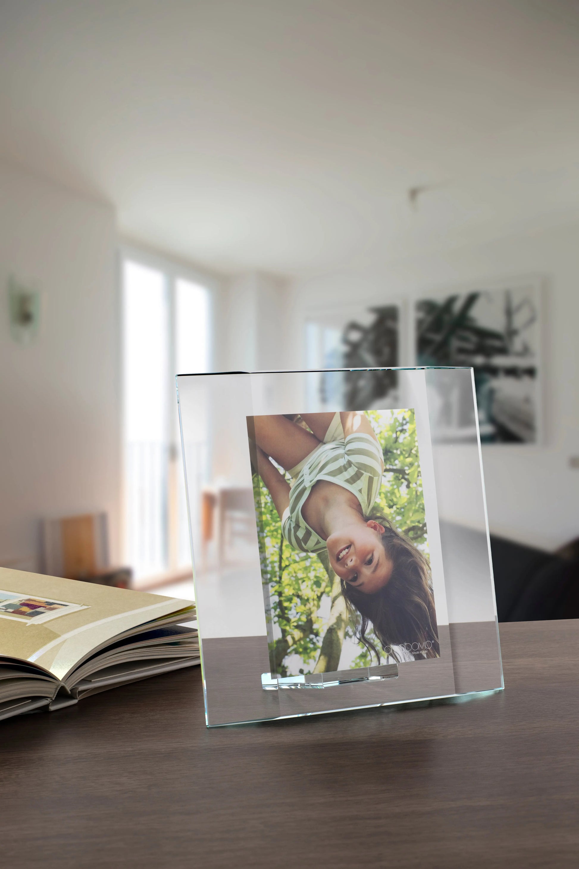 Aki — Portafoto in cristallo extrachiaro 15 mm | Linea essenziale Made in Italy | Omodomo